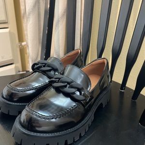 BLACK LOAFERS
